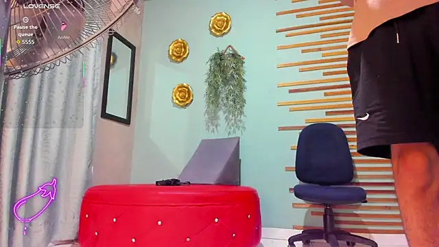 Snapshot of david_huge chatting on 11, 10, 2025 david huge online show from 11, 10, 2025