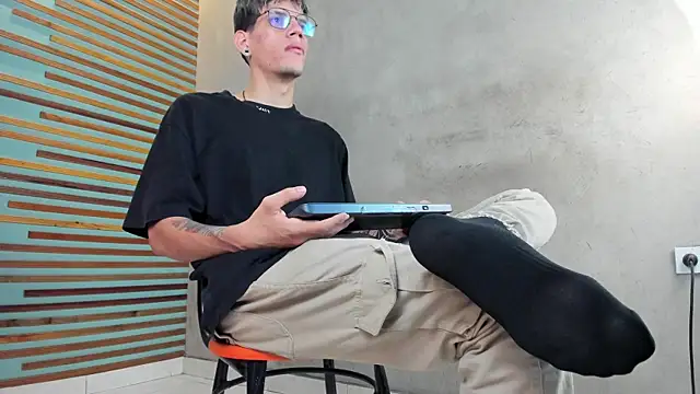 Snapshot of david_huge chatting on 17, 10, 2025 david huge online show from 17, 10, 2025