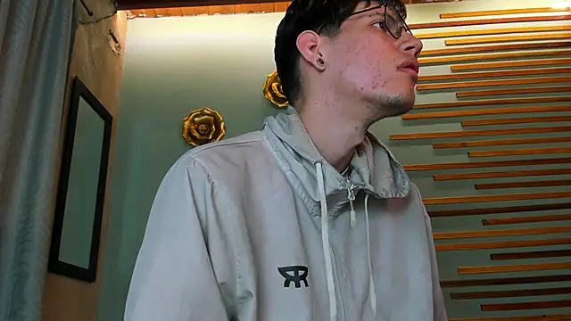 Snapshot of david_huge chatting on 21, 10, 2025 david huge online show from 21, 10, 2025