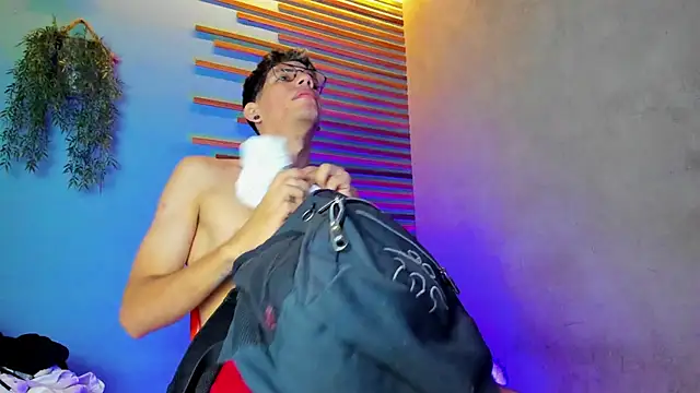 Snapshot of david_huge chatting on 25, 10, 2025 david huge online show from 25, 10, 2025