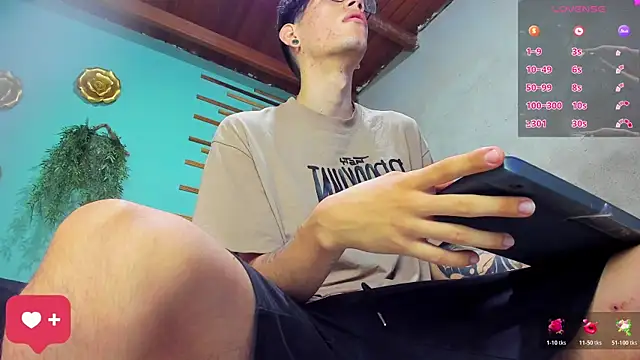 Snapshot of david_huge chatting on 1, 11, 2025 david huge online show from 1, 11, 2025