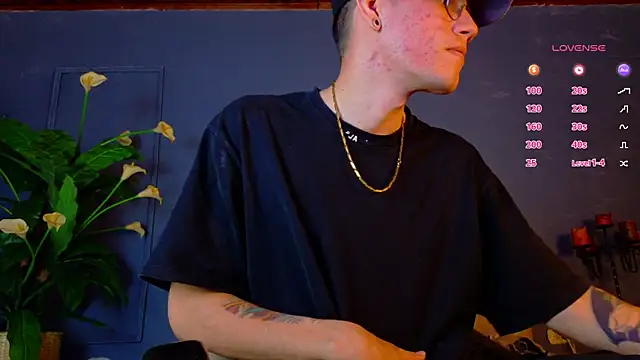 Snapshot of david_huge chatting on 18, 11, 2025 david huge online show from 18, 11, 2025