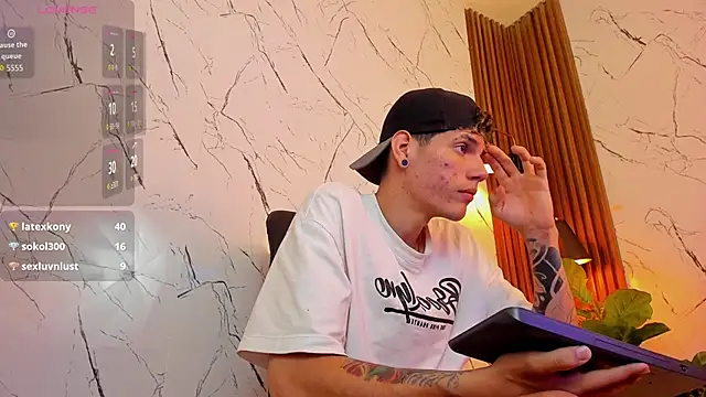 Snapshot of david_huge chatting on 22, 11, 2025 david huge online show from 22, 11, 2025