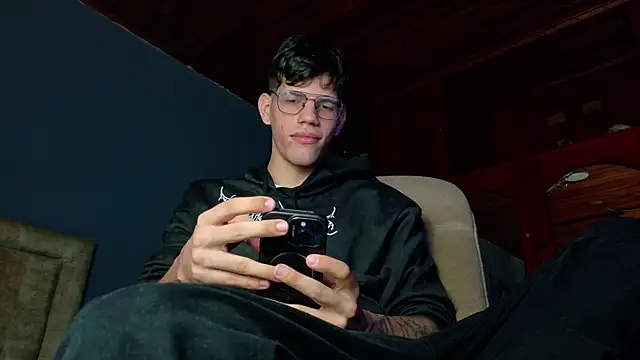 Snapshot of david_huge chatting on 6, 2, 2026 david huge online show from 6, 2, 2026