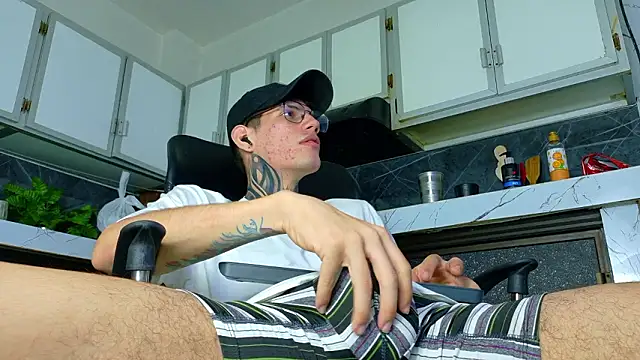 Snapshot of david_huge chatting on 21, 2, 2026 david huge online show from 21, 2, 2026