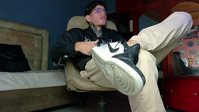 Snapshot of david_huge chatting on 1, 3, 2026 david huge online show from 1, 3, 2026