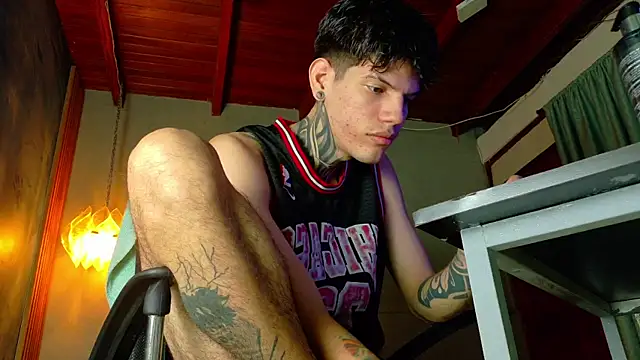 Snapshot of david_huge chatting on 21, 4, 2026 david huge online show from 21, 4, 2026