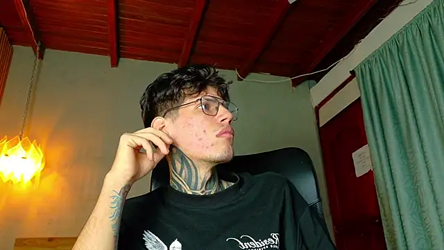 Snapshot of david_huge chatting on 3, 5, 2026 david huge online show from 3, 5, 2026
