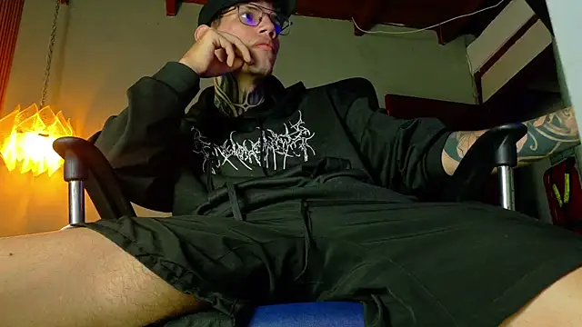 Snapshot of david_huge chatting on 11, 5, 2026 david huge online show from 11, 5, 2026