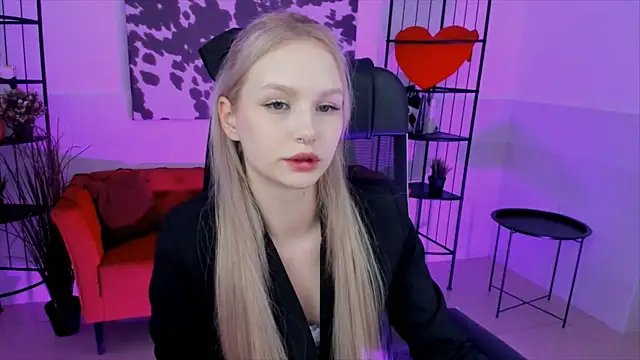 Snapshot of AvaDaviis chatting on 6, 10, 2025 AvaDaviis online show from 6, 10, 2025