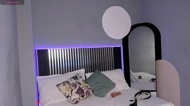 Snapshot of Emilybeltons chatting on 6, 10, 2025 Emilybeltons online show from 6, 10, 2025