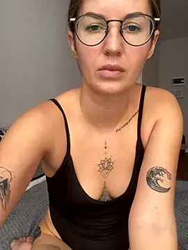 Snapshot of ElizabetBlack chatting on 20, 10, 2025 ElizabetBlack online show from 20, 10, 2025