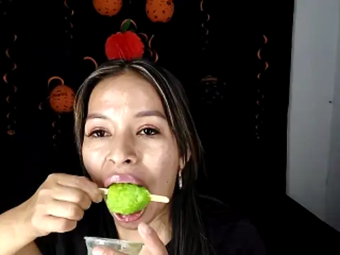 Snapshot of AntonelaMorriz chatting on 13, 10, 2025 AntonelaMorriz online show from 13, 10, 2025