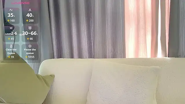 Snapshot of LunaDeVaal chatting on 11, 4, 2026 LunaDeVaal online show from 11, 4, 2026