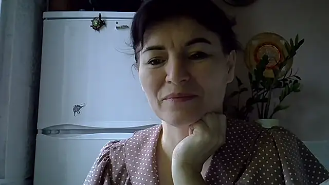 Krystal 82 online show from 8, 11, 2025