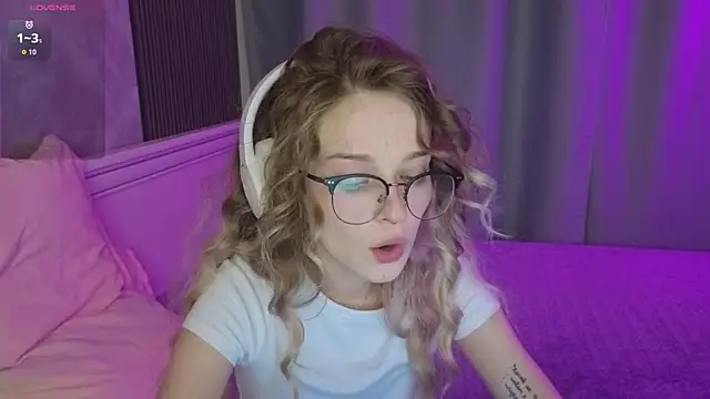 Snapshot of vialeta_baby chatting on 1, 10, 2025 vialeta baby online show from 1, 10, 2025