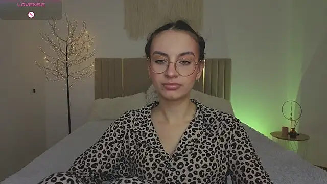 Real cutie1 online show from 14, 4, 2026