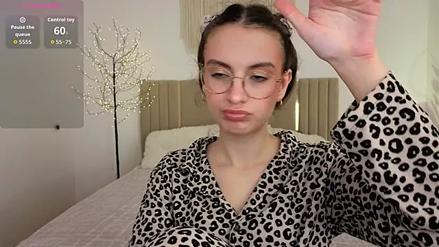 Snapshot of Real_cutie1 chatting on 16, 6, 2026 Real cutie1 online show from 16, 6, 2026