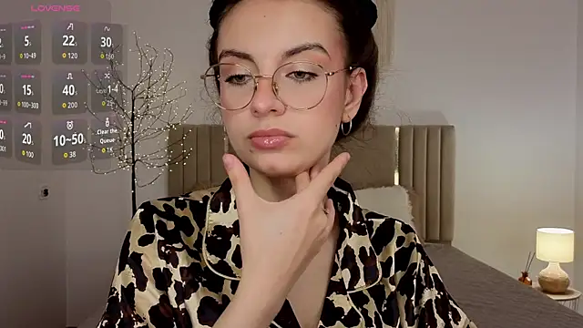 Snapshot of Real_cutie1 chatting on 7, 7, 2026 Real cutie1 online show from 7, 7, 2026