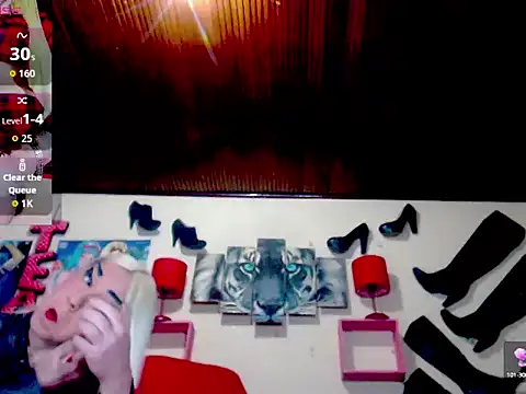 Snapshot of blondehot5v chatting on 23, 9, 2025 blondehot5v online show from 23, 9, 2025