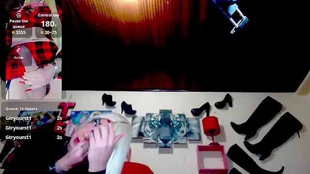 Snapshot of blondehot5v chatting on 2, 10, 2025 blondehot5v online show from 2, 10, 2025