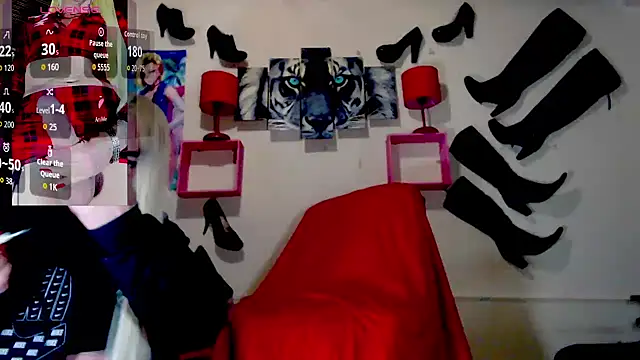 Snapshot of blondehot5v chatting on 10, 10, 2025 blondehot5v online show from 10, 10, 2025