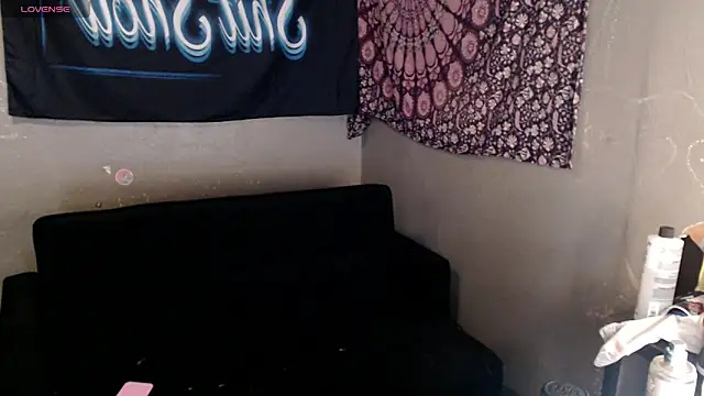 London Ray online show from 4, 4, 2026