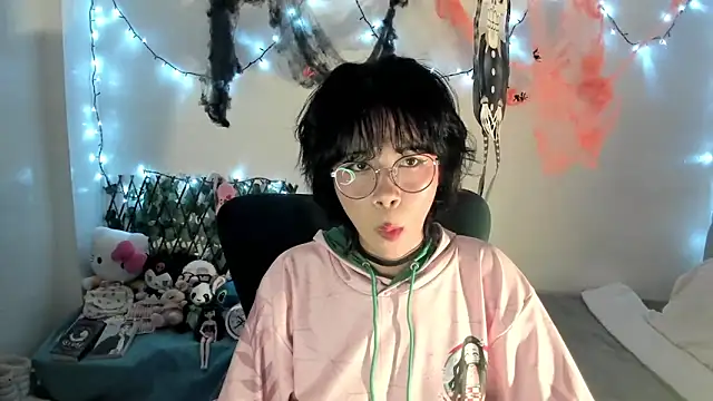 Snapshot of dolliette24 chatting on 12, 10, 2025 dolliette24 online show from 12, 10, 2025