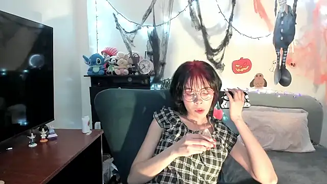 Snapshot of dolliette24 chatting on 23, 10, 2025 dolliette24 online show from 23, 10, 2025