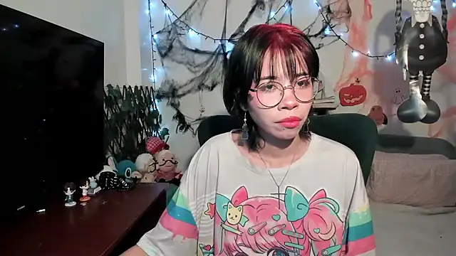 Snapshot of dolliette24 chatting on 28, 10, 2025 dolliette24 online show from 28, 10, 2025