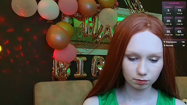 Snapshot of FoxyMira chatting on 18, 6, 2026 FoxyMira online show from 18, 6, 2026