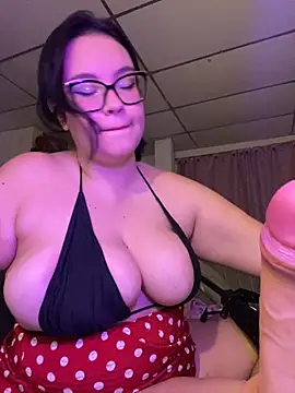 Emily Taylor2 online show from 2, 10, 2025