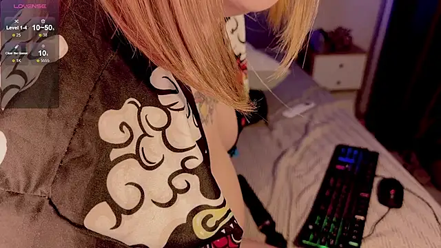 Snapshot of NaomiRey1 chatting on 14, 11, 2025 NaomiRey1 online show from 14, 11, 2025