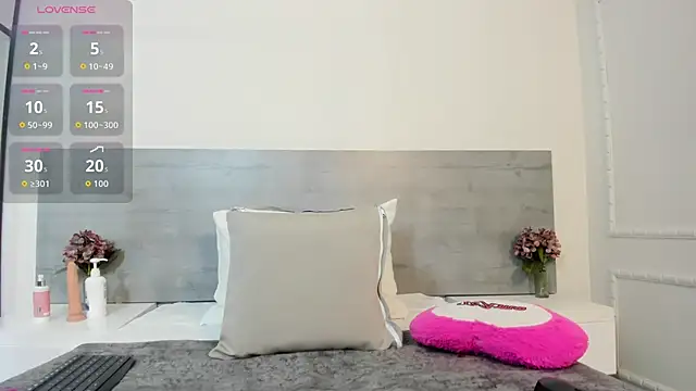 Snapshot of sunnyWhitee chatting on 11, 9, 2025 sunnyWhitee online show from 11, 9, 2025