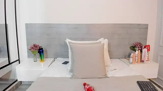 Snapshot of sunnyWhitee chatting on 15, 10, 2025 sunnyWhitee online show from 15, 10, 2025