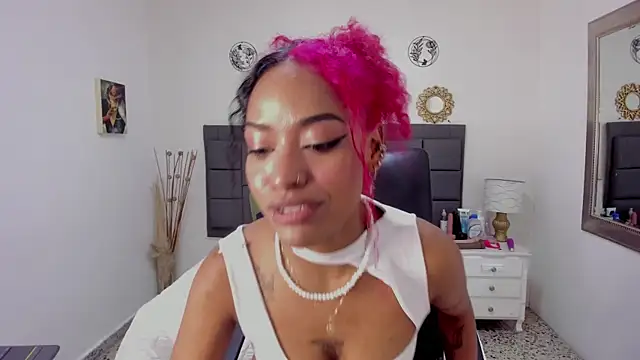 Snapshot of summer_williams18 chatting on 5, 12, 2025 summer williams18 online show from 5, 12, 2025