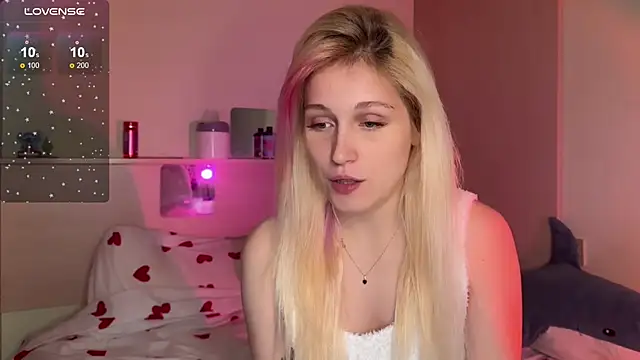 Snapshot of _Annabel_Myr_ chatting on 6, 10, 2025 Annabel Myr online show from 6, 10, 2025
