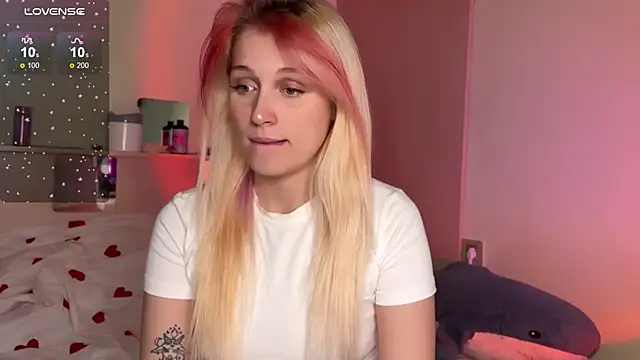 Snapshot of _Annabel_Myr_ chatting on 9, 10, 2025 Annabel Myr online show from 9, 10, 2025