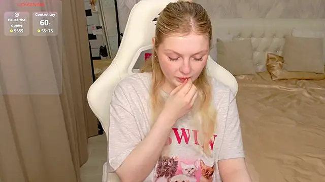 AmeliaDiamond online show from 7, 4, 2026