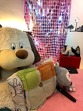 Snapshot of Nicol_V chatting on 21, 11, 2025 Nicol V online show from 21, 11, 2025