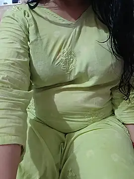 Snapshot of roshni_agrawal0 chatting on 7, 7, 2026 roshni agrawal0 online show from 7, 7, 2026