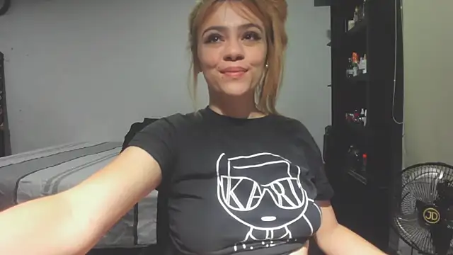 Snapshot of KATA_BLONDE chatting on 10, 10, 2025 KATA BLONDE online show from 10, 10, 2025