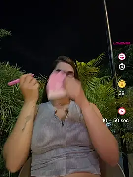 Snapshot of BellaLeclair chatting on 2, 5, 2026 BellaLeclair online show from 2, 5, 2026