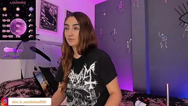 Snapshot of Alice_Dickinssonn chatting on 7, 10, 2025 Alice Dickinssonn online show from 7, 10, 2025