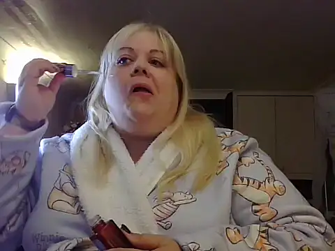 Kinkyhousewife83 online show from 16, 10, 2025