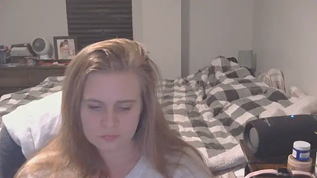 Sexyblonde12344 online show from 3, 12, 2025