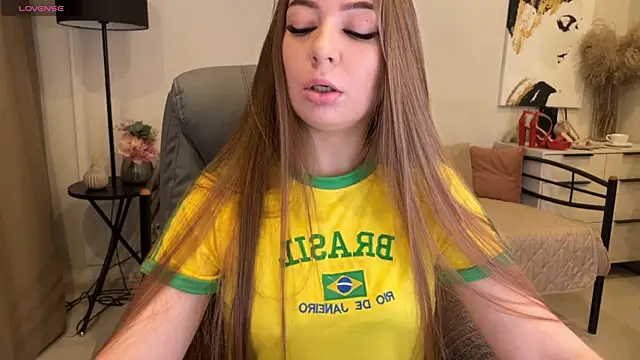 Snapshot of Yummy_Jane chatting on 16, 10, 2025 Yummy Jane online show from 16, 10, 2025