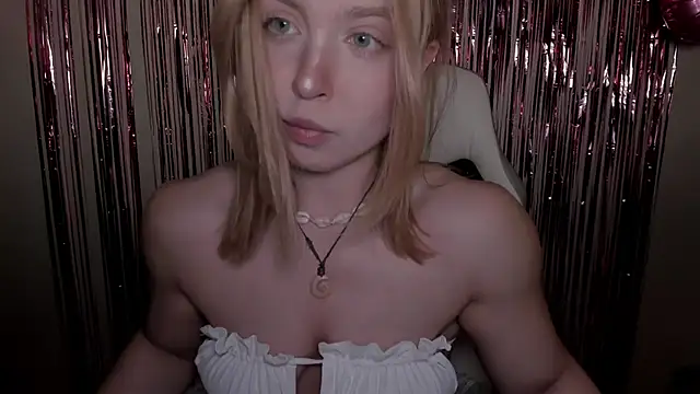 Snapshot of VanillaLivitski chatting on 8, 9, 2025 VanillaLivitski online show from 8, 9, 2025