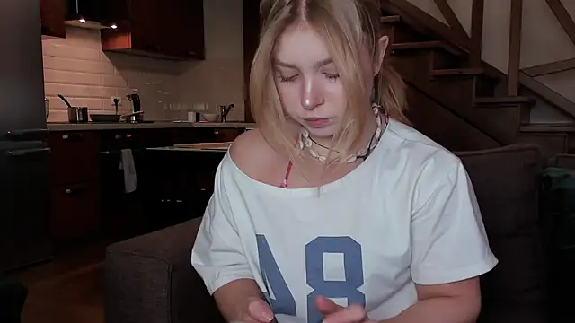 Snapshot of VanillaLivitski chatting on 9, 10, 2025 VanillaLivitski online show from 9, 10, 2025