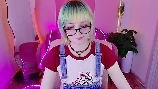 Snapshot of CoralineYoung chatting on 24, 6, 2026 CoralineYoung online show from 24, 6, 2026